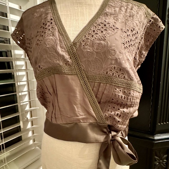 Anthropologie khaki/green lace and silk top - Picture 4 of 12